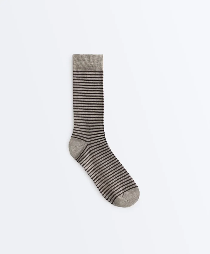 2 paia di calze classiche in 55% modal e 10% cashmere 2 paia di calze classiche in 55% modal e 10% cashmere