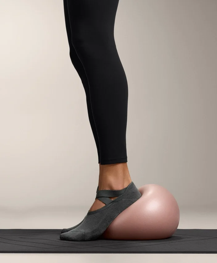 2 paia di calze imbottite in misto cotone per yoga e pilates con fasce incrociate 2 paia di calze imbottite in misto cotone per yoga e pilates con fasce incrociate