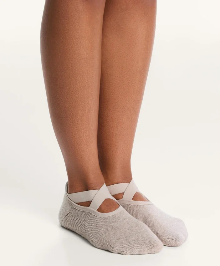 2 paia di calze imbottite in misto cotone per yoga e pilates con fasce incrociate 2 paia di calze imbottite in misto cotone per yoga e pilates con fasce incrociate