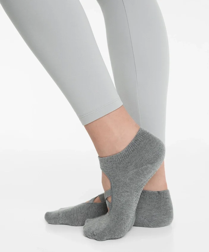 2 paia di calze in misto cotone per yoga e pilates con fasce incrociate 2 paia di calze in misto cotone per yoga e pilates con fasce incrociate