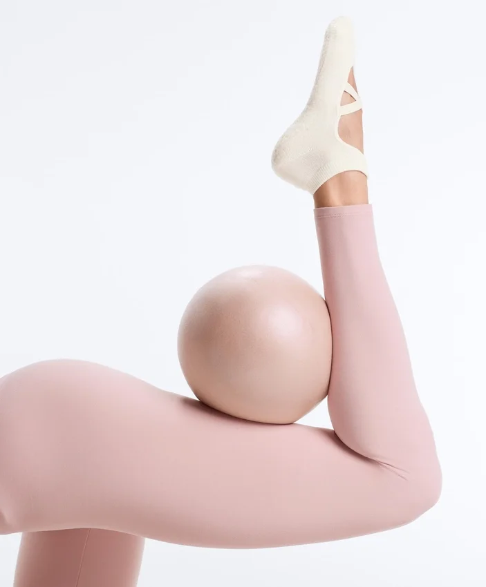 2 paia di calze in misto cotone per yoga e pilates con fasce incrociate 2 paia di calze in misto cotone per yoga e pilates con fasce incrociate