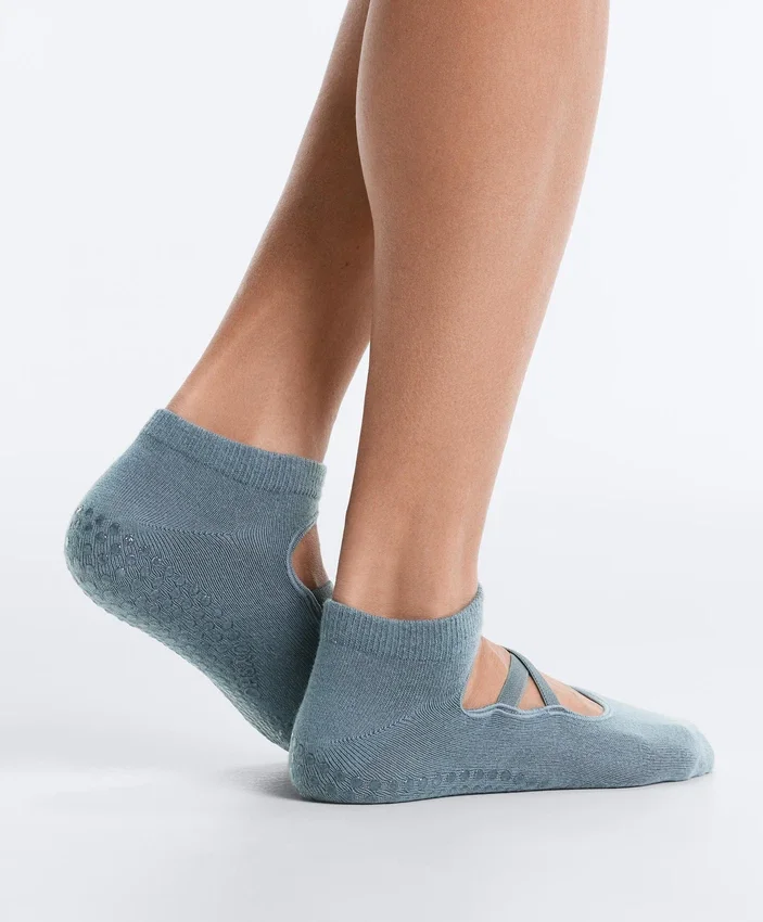 2 paia di calze in misto cotone per yoga e pilates con fasce incrociate 2 paia di calze in misto cotone per yoga e pilates con fasce incrociate