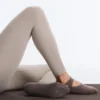 2 paia di calze invisibili imbottite in misto cotone per yoga e pilates con fasce incrociate 2 paia di calze invisibili imbottite in misto cotone per yoga e pilates con fasce incrociate