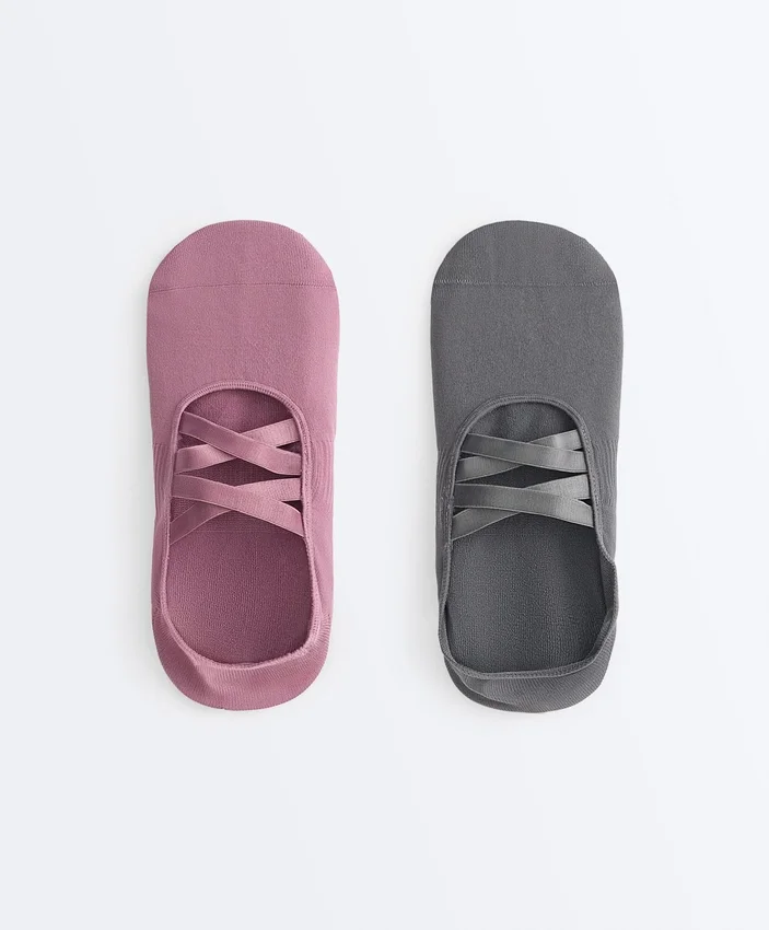 2 paia di calze invisibili in misto poliammide per yoga e pilates con doppio elastico 2 paia di calze invisibili in misto poliammide per yoga e pilates con doppio elastico