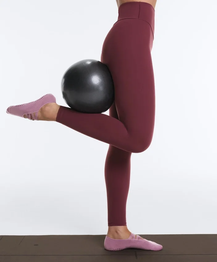 2 paia di calze invisibili in misto poliammide per yoga e pilates con doppio elastico 2 paia di calze invisibili in misto poliammide per yoga e pilates con doppio elastico