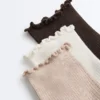 3 paia di calze corti in misto cotone con bordo arricciato 3 paia di calze corti in misto cotone con bordo arricciato