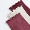 3 paia di calze corti in misto cotone con bordo arricciato 3 paia di calze corti in misto cotone con bordo arricciato