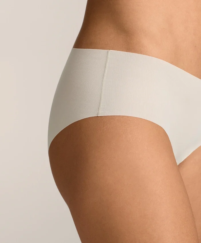 5 slip hipster leggeri in misto poliammide a costine con taglio laser invisibile 5 slip hipster leggeri in misto poliammide a costine con taglio laser invisibile