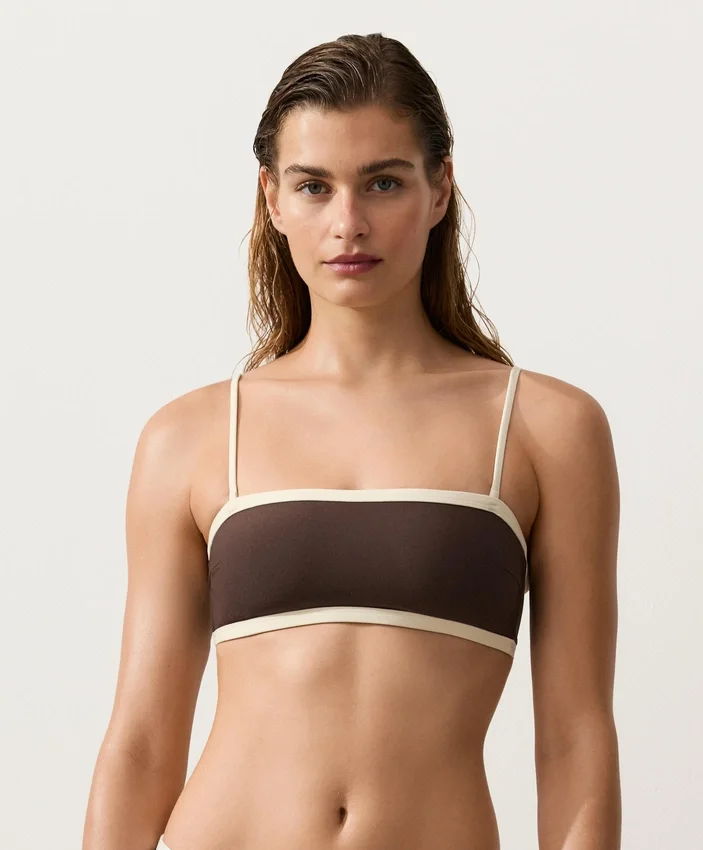 Bikini a fascia con bordi a contrasto Bikini a fascia con bordi a contrasto