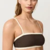 Bikini a fascia con bordi a contrasto Bikini a fascia con bordi a contrasto