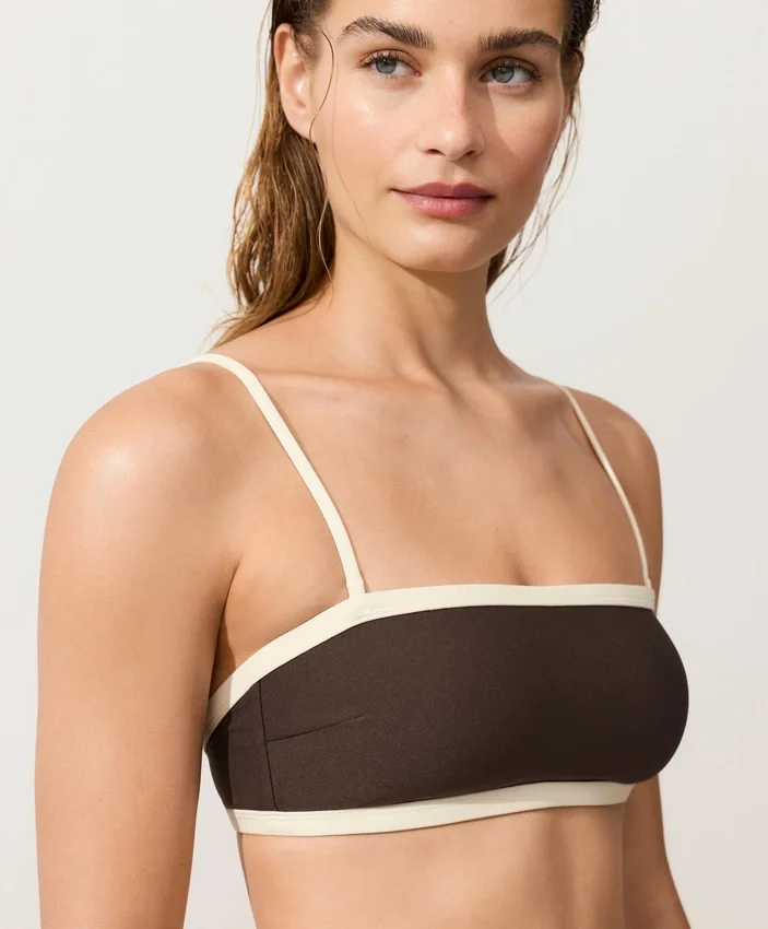 Bikini a fascia con bordi a contrasto Bikini a fascia con bordi a contrasto