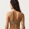 Bikini a triangolo con onde a contrasto all’uncinetto Bikini a triangolo con onde a contrasto all’uncinetto