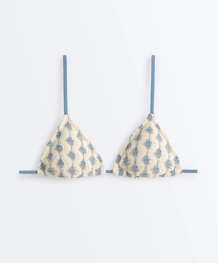 Bikini a triangolo con onde a contrasto all’uncinetto Bikini a triangolo con onde a contrasto all’uncinetto