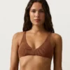 Bikini con scollo all’americana in tessuto stropicciato Bikini con scollo all’americana in tessuto stropicciato