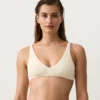 Bikini con scollo all’americana in tessuto stropicciato Bikini con scollo all’americana in tessuto stropicciato