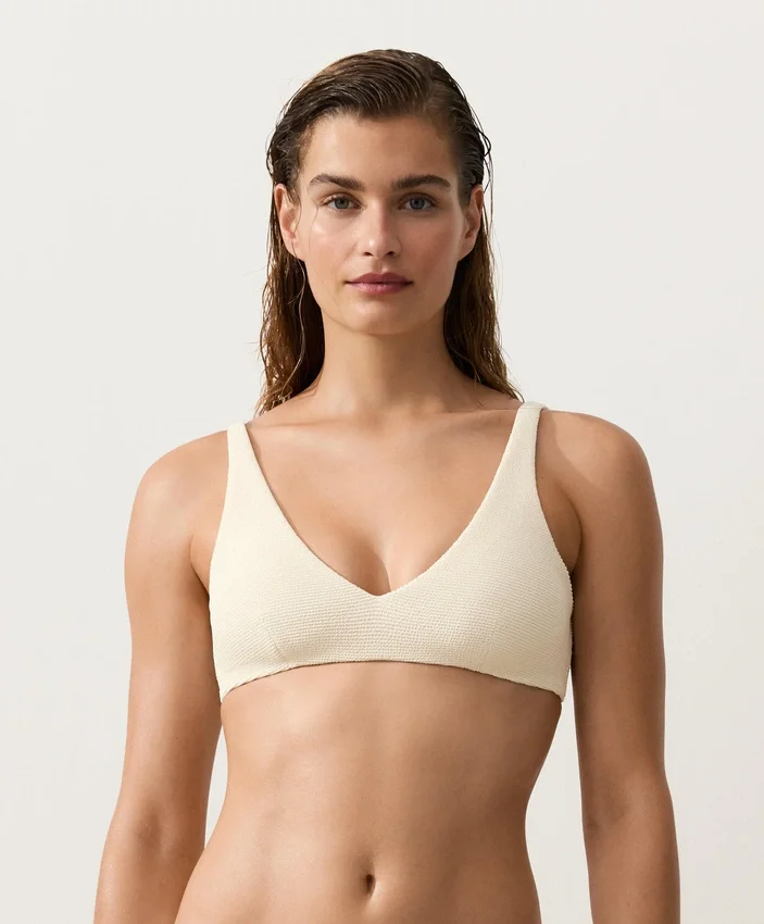 Bikini con scollo all’americana in tessuto stropicciato Bikini con scollo all’americana in tessuto stropicciato