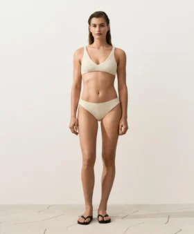 Bikini con scollo all’americana in tessuto stropicciato