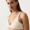 Bikini con scollo all’americana in tessuto stropicciato Bikini con scollo all’americana in tessuto stropicciato