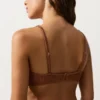 Bikini con scollo all’americana in tessuto stropicciato Bikini con scollo all’americana in tessuto stropicciato