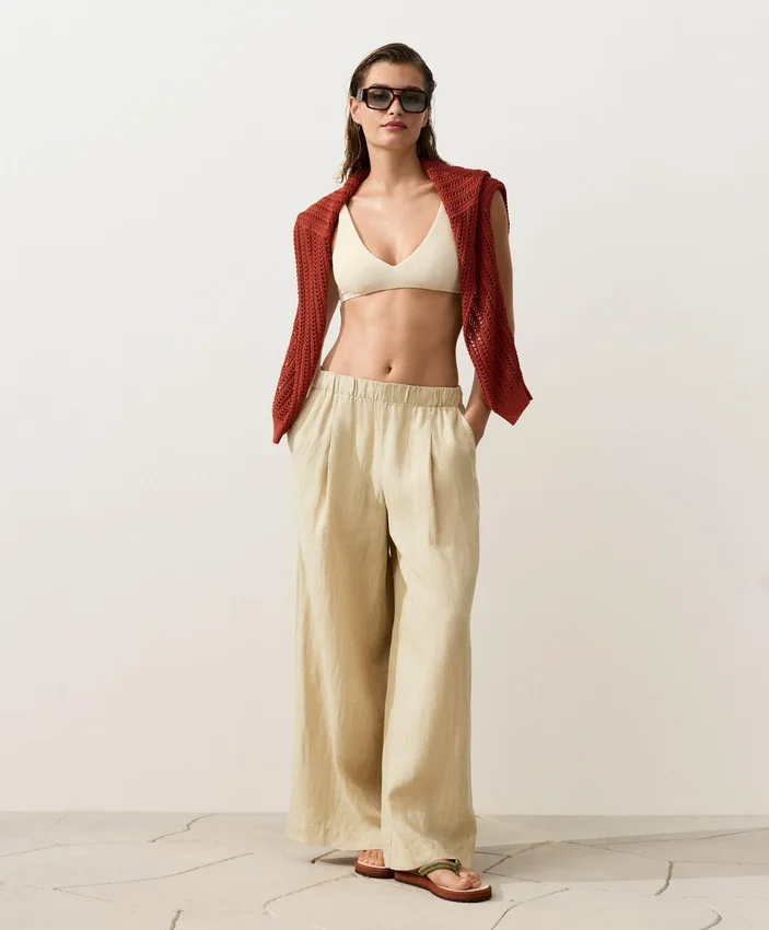 Bikini con scollo all’americana in tessuto stropicciato Bikini con scollo all’americana in tessuto stropicciato