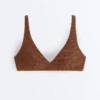 Bikini con scollo all’americana in tessuto stropicciato Bikini con scollo all’americana in tessuto stropicciato