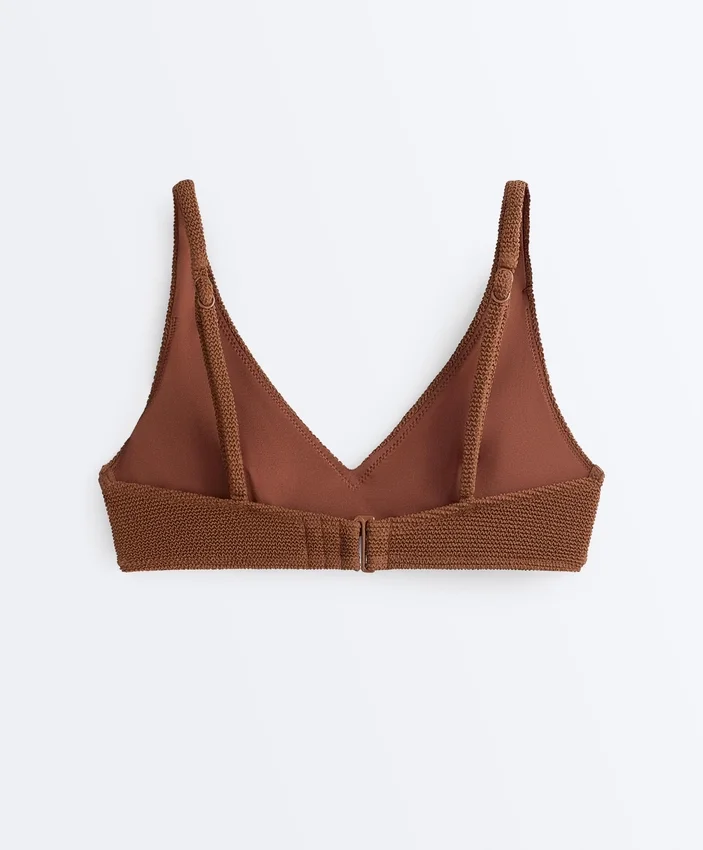 Bikini con scollo all’americana in tessuto stropicciato Bikini con scollo all’americana in tessuto stropicciato