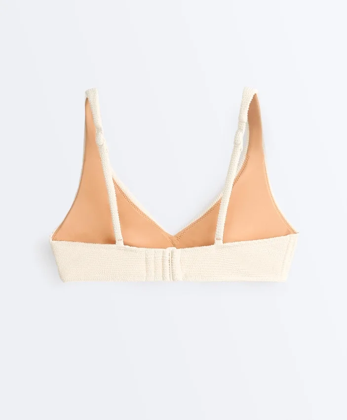 Bikini con scollo all’americana in tessuto stropicciato Bikini con scollo all’americana in tessuto stropicciato
