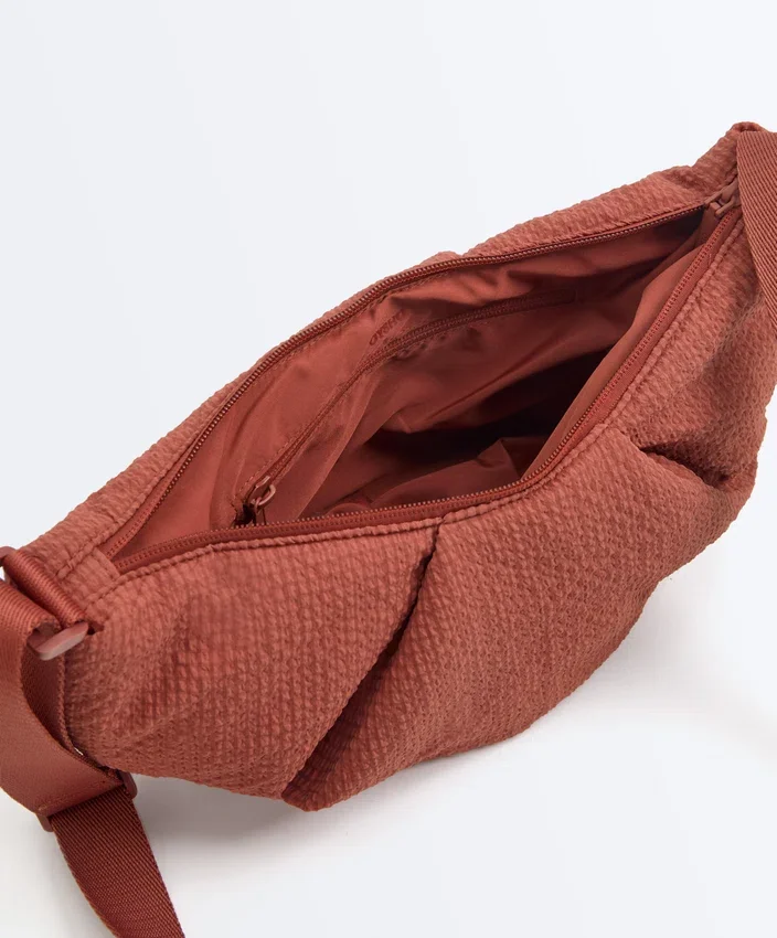 Borsa a tracolla trapuntata testurizzata Borsa a tracolla trapuntata testurizzata