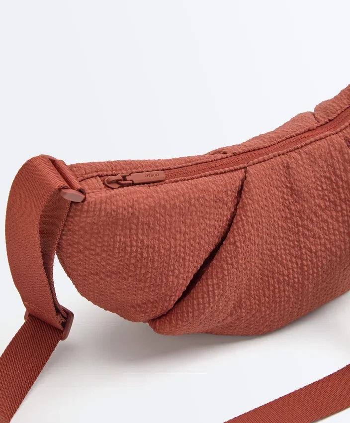 Borsa a tracolla trapuntata testurizzata Borsa a tracolla trapuntata testurizzata