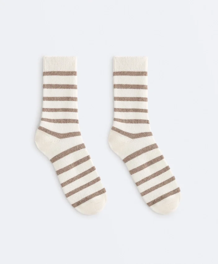 Calze classiche in 19% cashmere e 12% lana Calze classiche in 19% cashmere e 12% lana