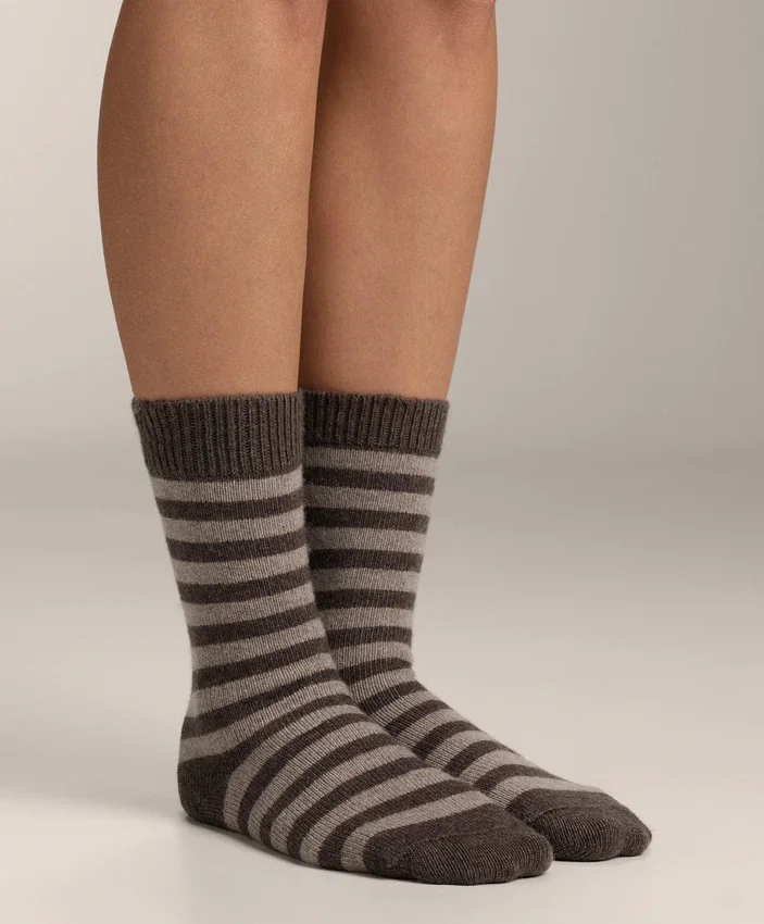 Calze classiche in 19% cashmere e 12% lana Calze classiche in 19% cashmere e 12% lana
