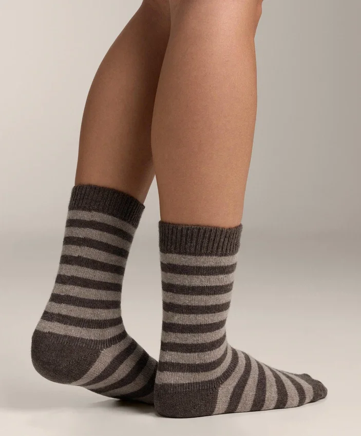 Calze classiche in 19% cashmere e 12% lana Calze classiche in 19% cashmere e 12% lana