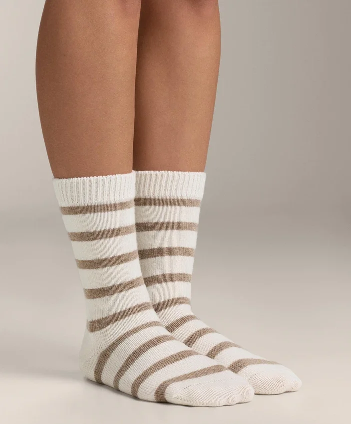 Calze classiche in 19% cashmere e 12% lana Calze classiche in 19% cashmere e 12% lana