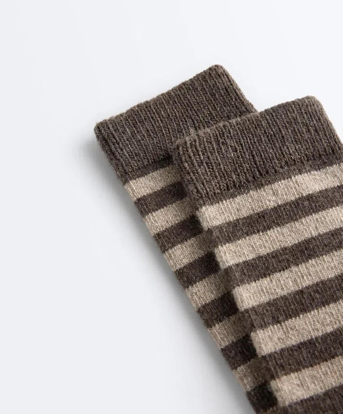 Calze classiche in 19% cashmere e 12% lana Calze classiche in 19% cashmere e 12% lana