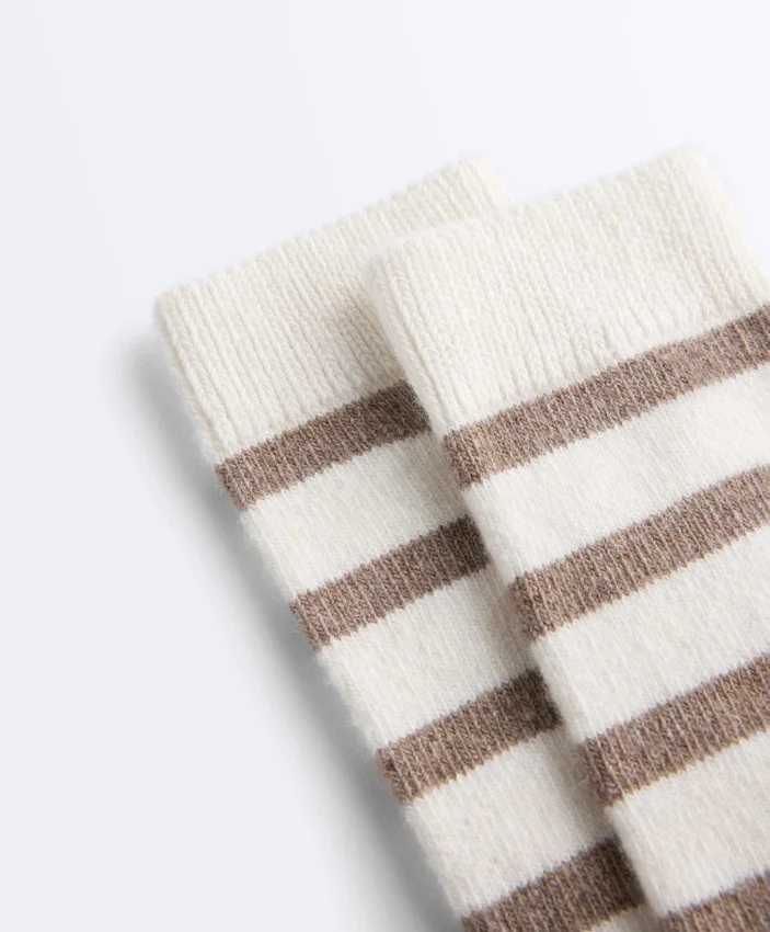 Calze classiche in 19% cashmere e 12% lana Calze classiche in 19% cashmere e 12% lana