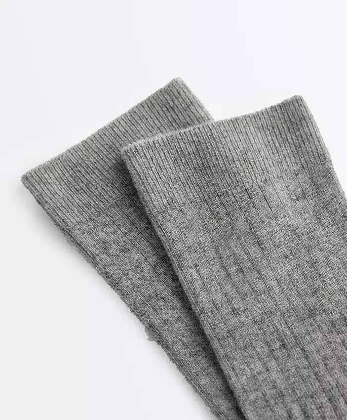 Calze classiche in misto modal con il 13% di cashmere Calze classiche in misto modal con il 13% di cashmere