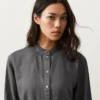 Camicie con colletto alla coreana in 100% lino