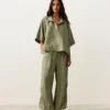 Camicie oversize a maniche corte in 100% lino Camicie oversize a maniche corte in 100% lino