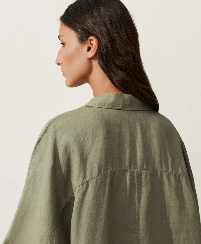 Camicie oversize a maniche corte in 100% lino Camicie oversize a maniche corte in 100% lino