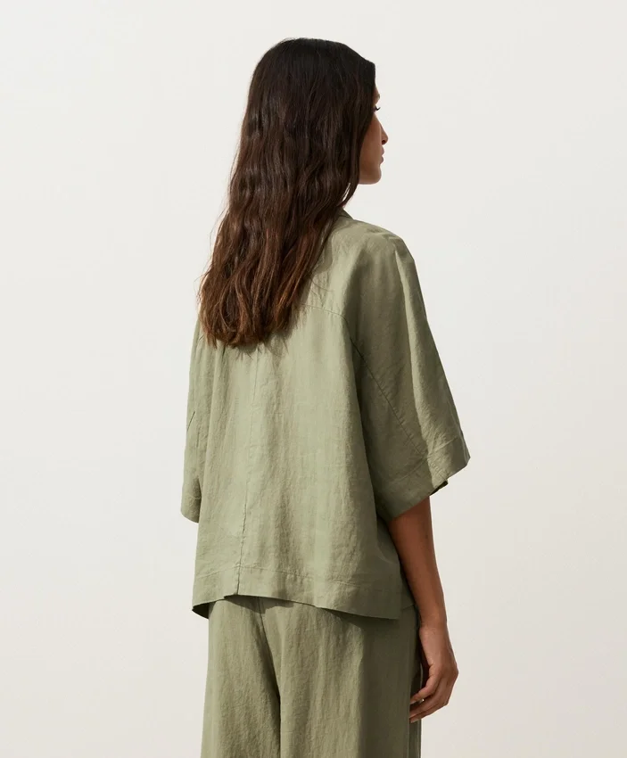Camicie oversize a maniche corte in 100% lino Camicie oversize a maniche corte in 100% lino