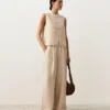 Camicie senza maniche in 100% lino con colletto alla coreana e bottoni Camicie senza maniche in 100% lino con colletto alla coreana e bottoni