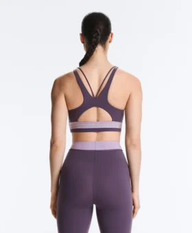 Canotta a compressione con scollo all’americana