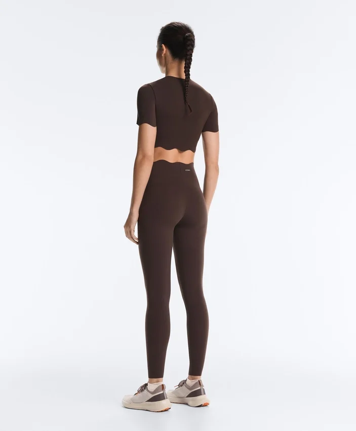 Leggings a vita alta Compressive con Core Control, lunghezza alla caviglia e dettaglio a onde Leggings a vita alta Compressive con Core Control, lunghezza alla caviglia e dettaglio a onde