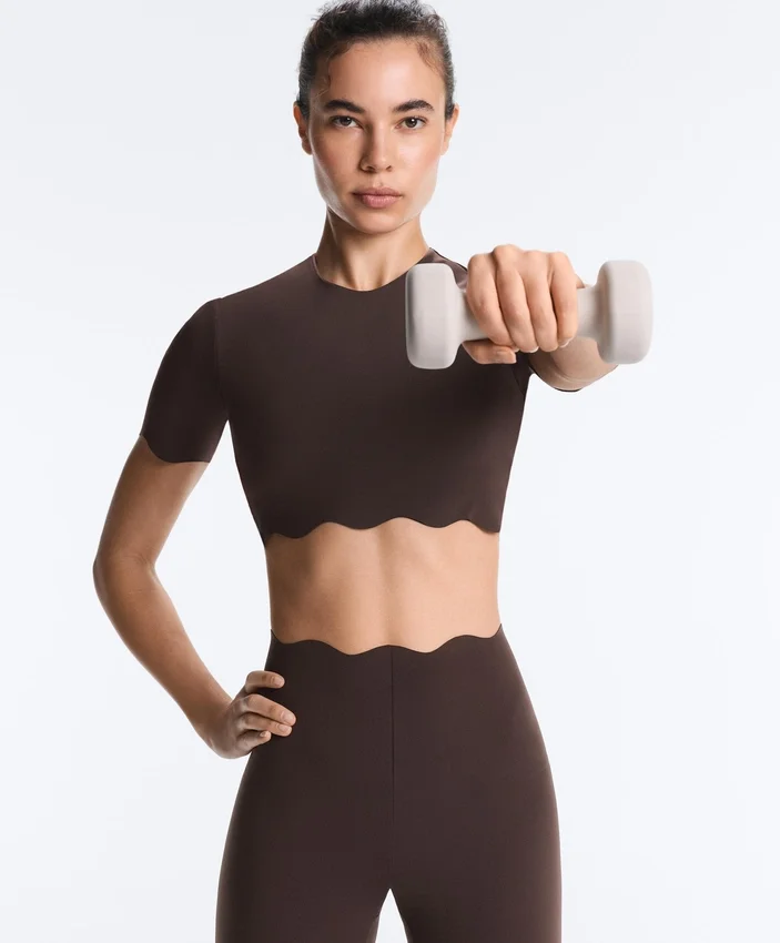 Leggings a vita alta Compressive con Core Control, lunghezza alla caviglia e dettaglio a onde Leggings a vita alta Compressive con Core Control, lunghezza alla caviglia e dettaglio a onde