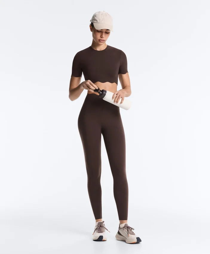 Leggings a vita alta Compressive con Core Control, lunghezza alla caviglia e dettaglio a onde Leggings a vita alta Compressive con Core Control, lunghezza alla caviglia e dettaglio a onde