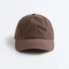 Cappellino effetto lavato in 100% cotone con laccio