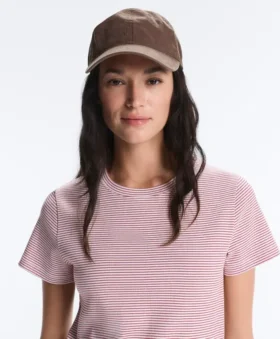 Cappellino effetto lavato in 100% cotone con laccio