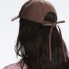 Cappellino effetto lavato in 100% cotone con laccio
