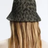 Cappellino impermeabile 10K con stampa leopardata Cappellino impermeabile 10K con stampa leopardata