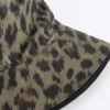 Cappellino impermeabile 10K con stampa leopardata Cappellino impermeabile 10K con stampa leopardata